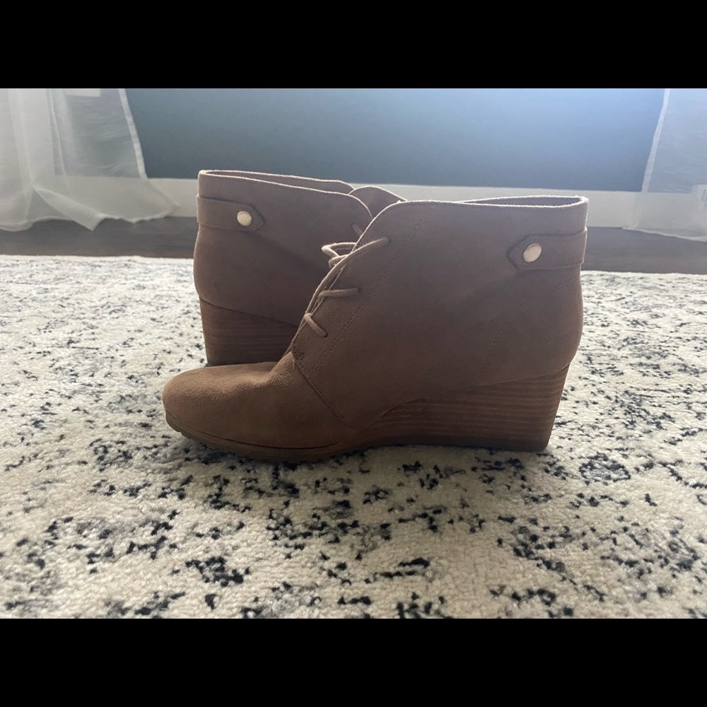 Dr. Scholls wedged booties. Size 9!